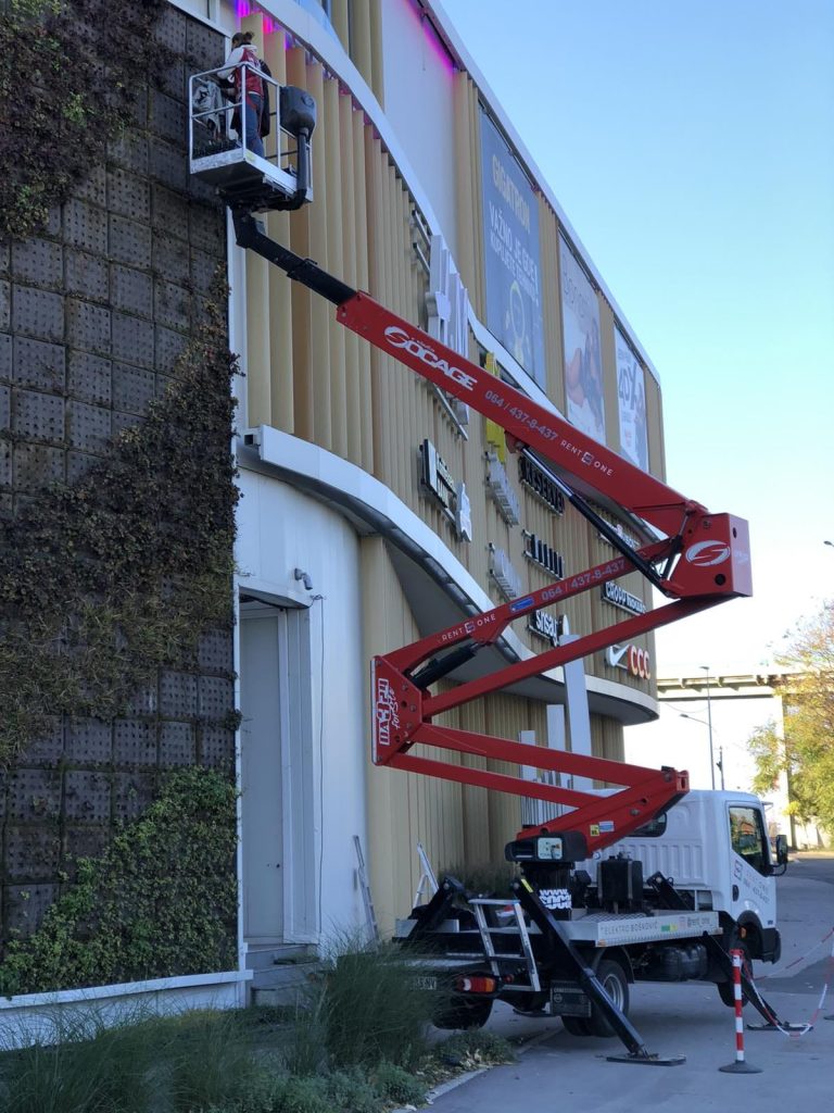 Kamion sa korpom za rad na visini 24m