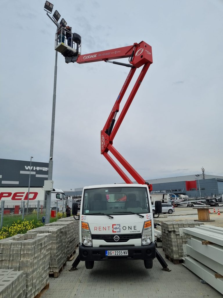 Kamion sa korpom za rad na visini 24m