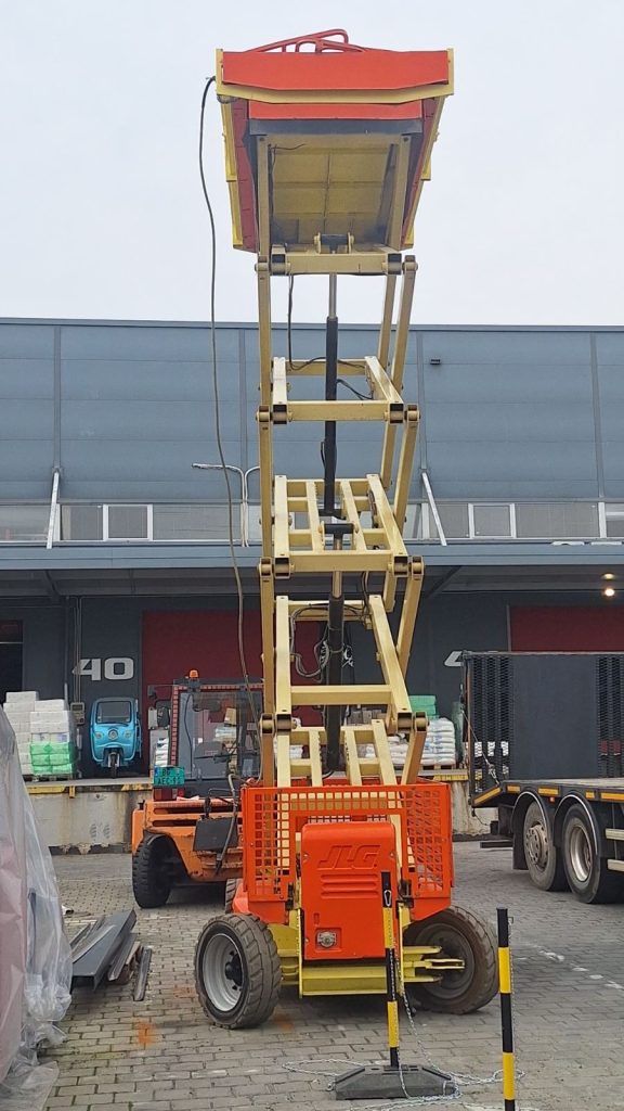 Električna makazasta platforma JLG 4069LE – 14 m