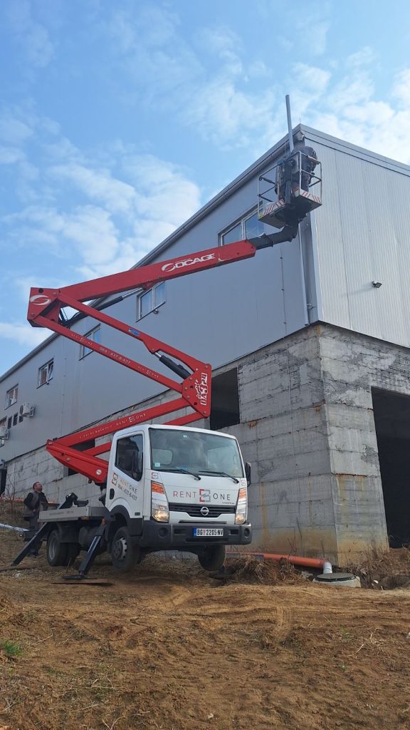 Kamion sa korpom za rad na visini 24m