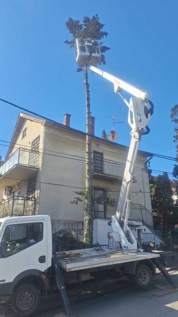 Kamion sa korpom za rad na visini 20m